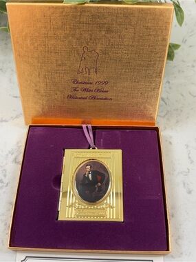 1999 White House Christmas Ornament honoring President Abraham Lincoln